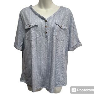 Croft & Barrow Top. Blue and white design. Size large